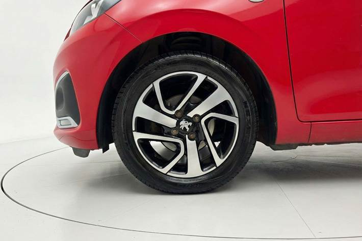 Rød Peugeot 108 fra 2016