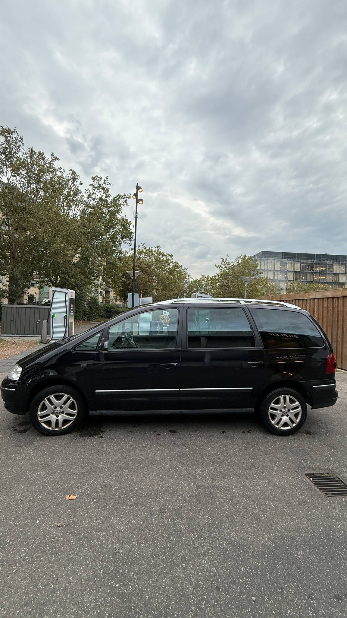 Sort VW Sharan fra 2010