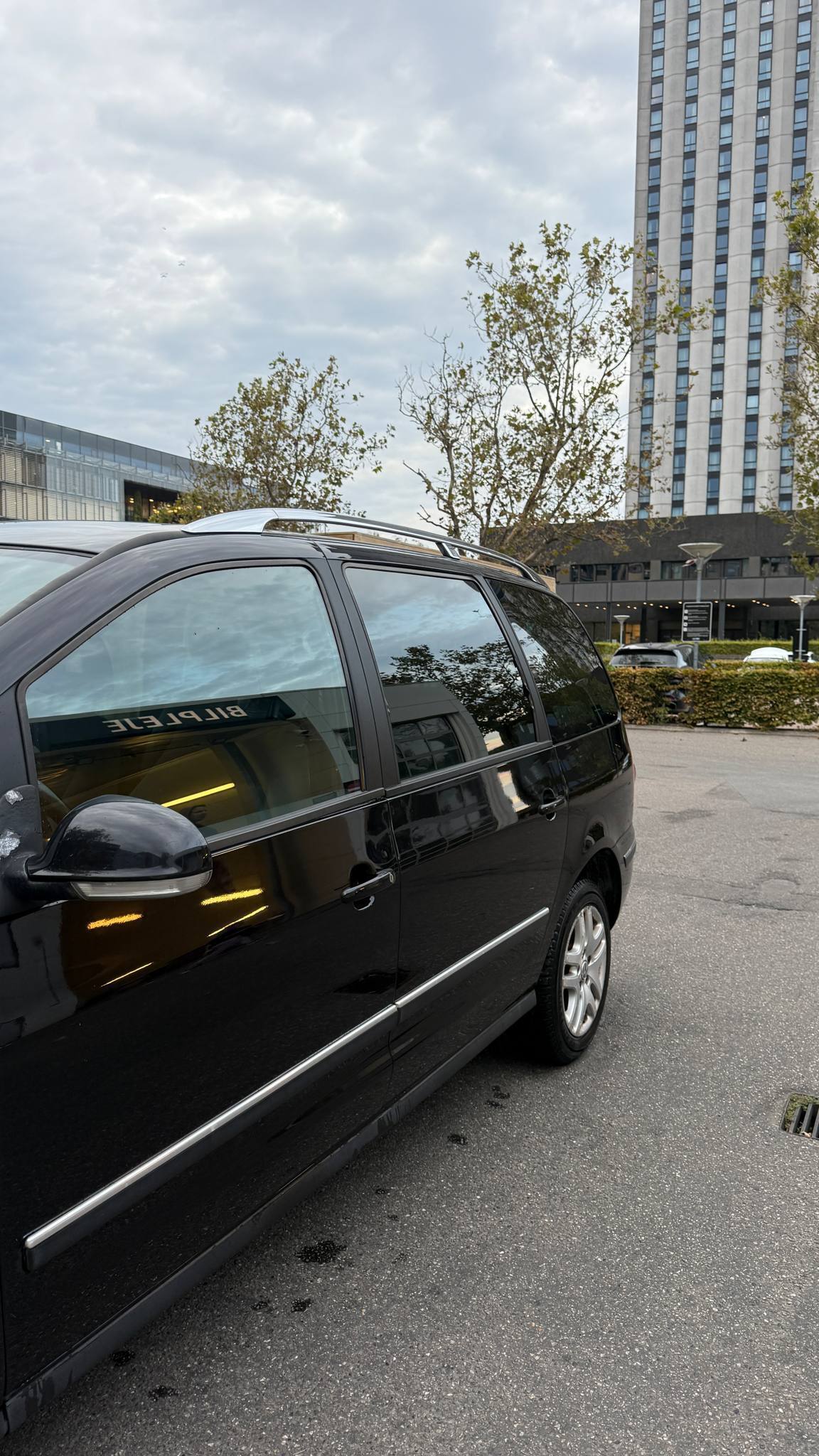 Sort VW Sharan fra 2010