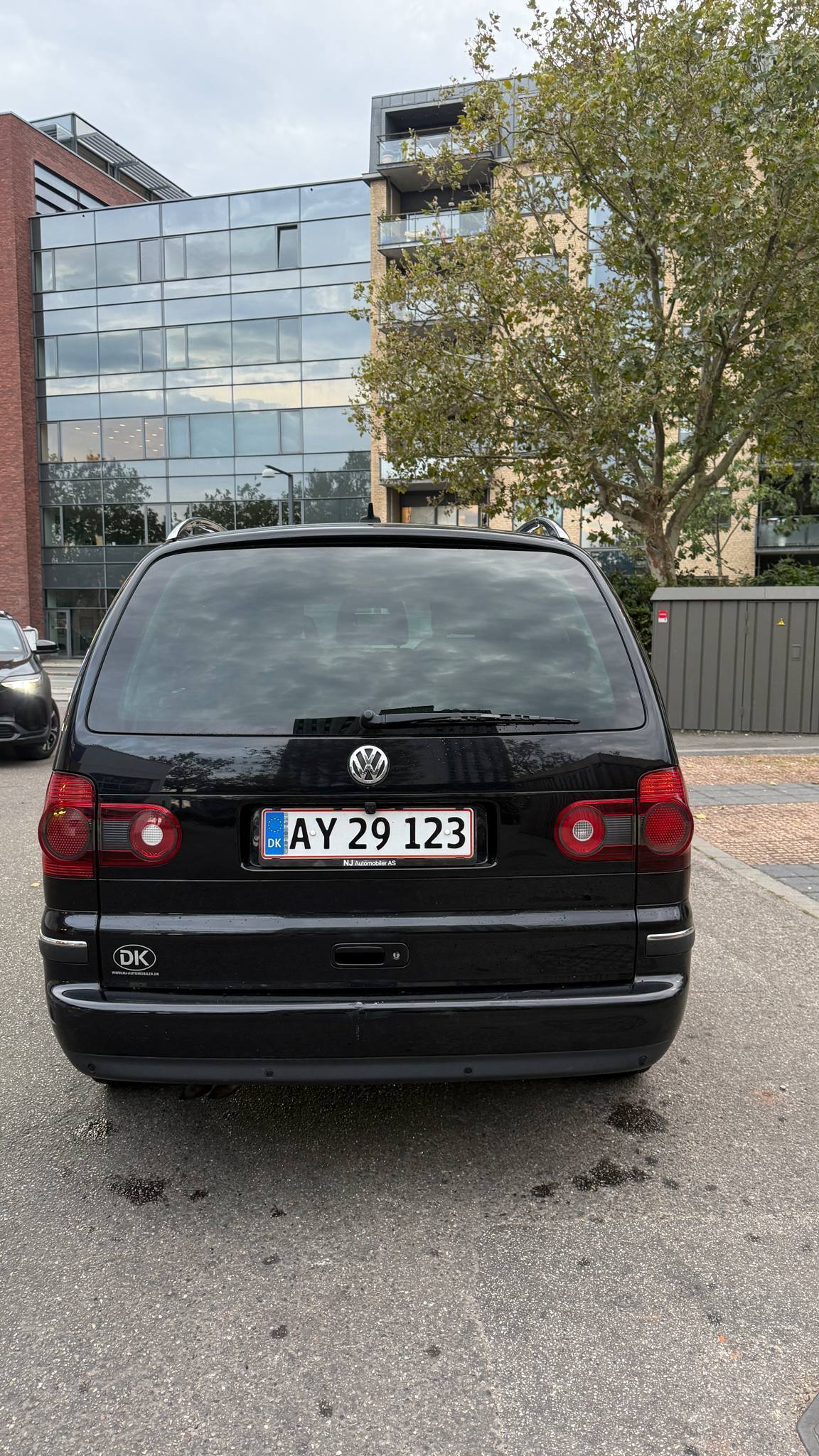 Sort VW Sharan fra 2010