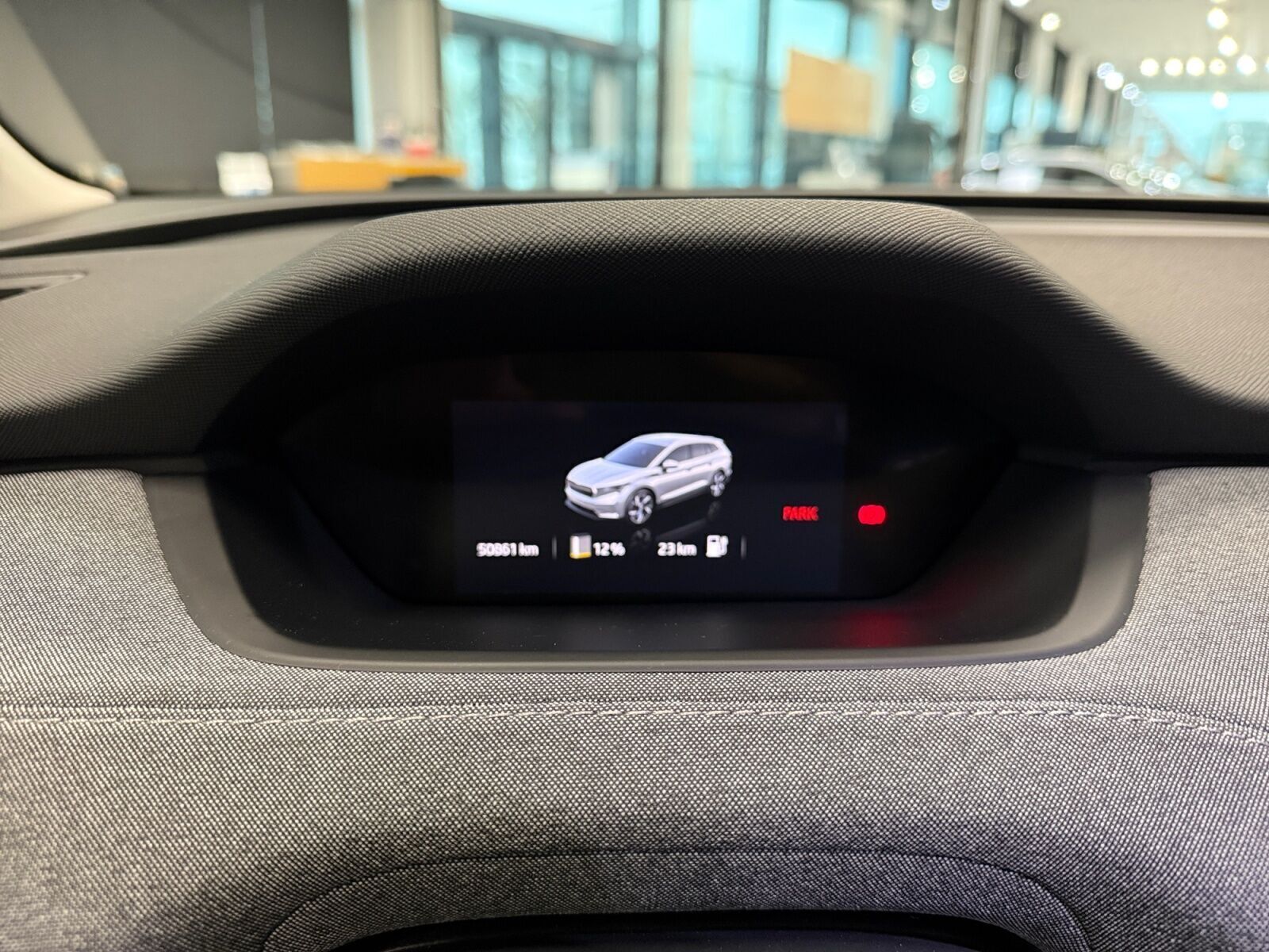 Blå Skoda Enyaq fra 2023