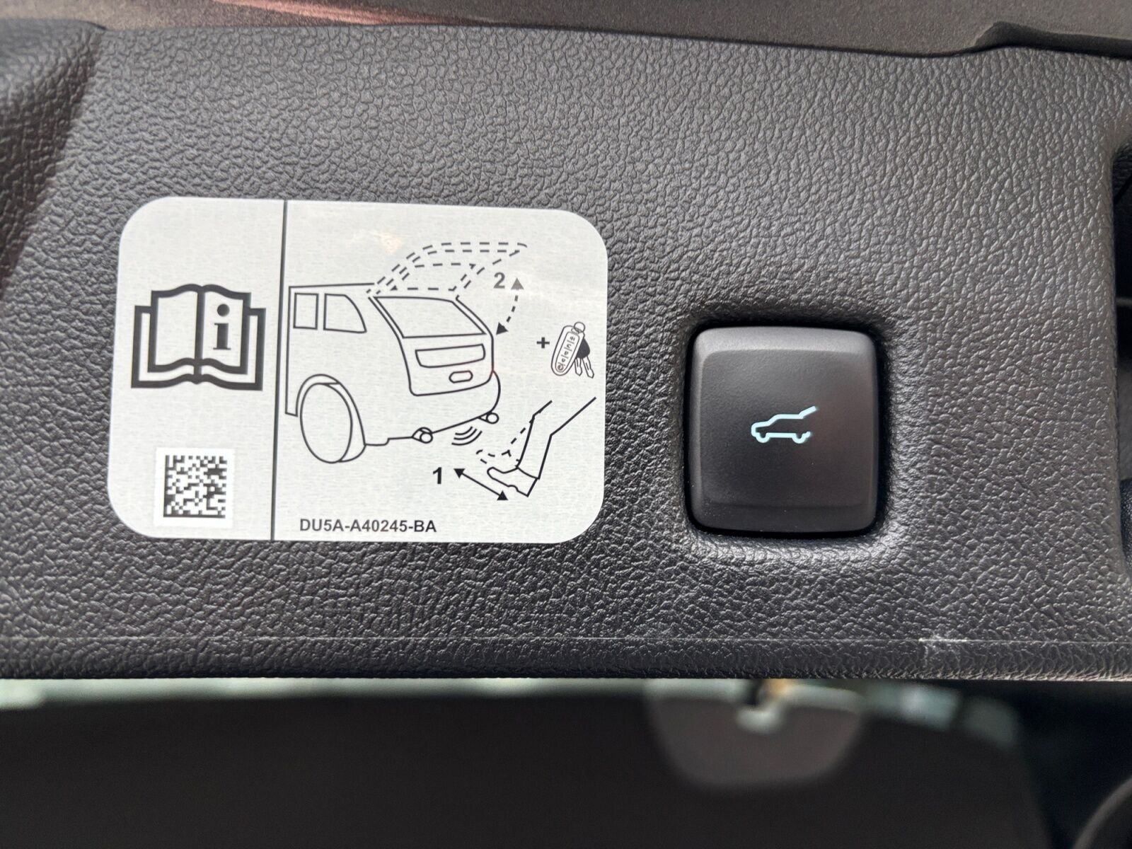 Grå Ford Kuga fra 2020