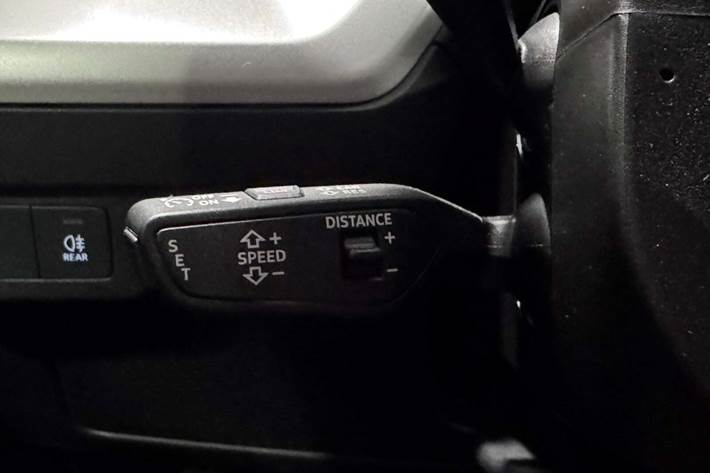 Grå Audi Q4 e-tron fra 2023