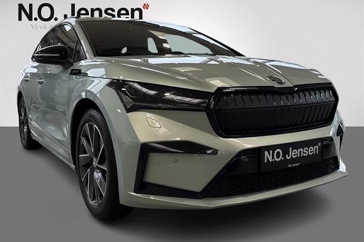 Sølv Skoda Enyaq fra 2022 set udefra