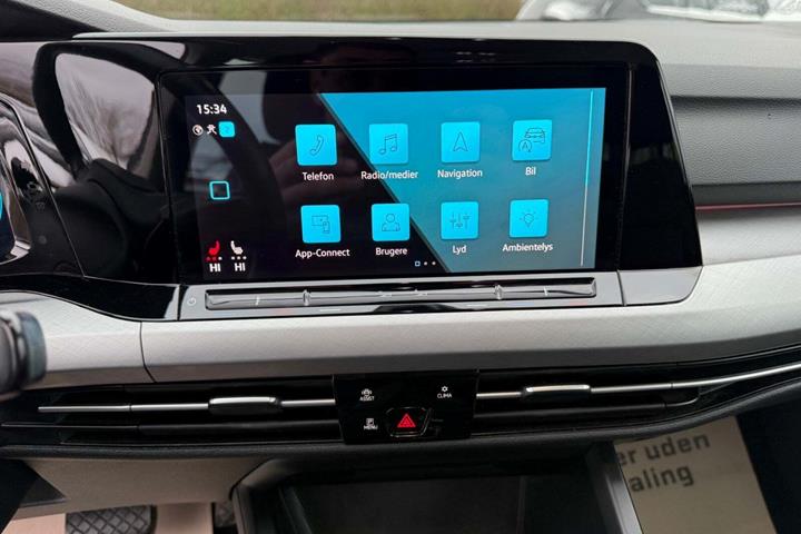 Grå VW Golf VIII fra 2022