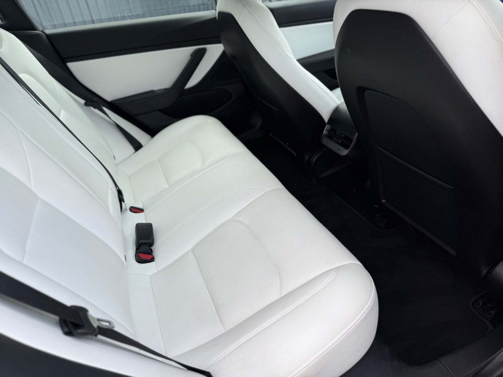 Blå Tesla Model 3 fra 2019