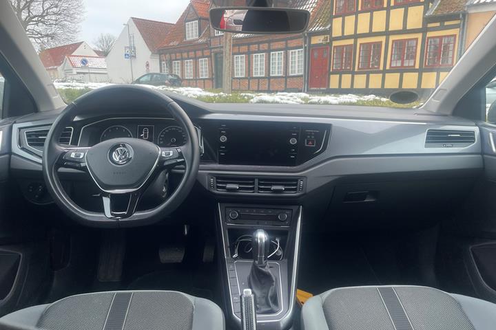 Grå VW Polo fra 2019