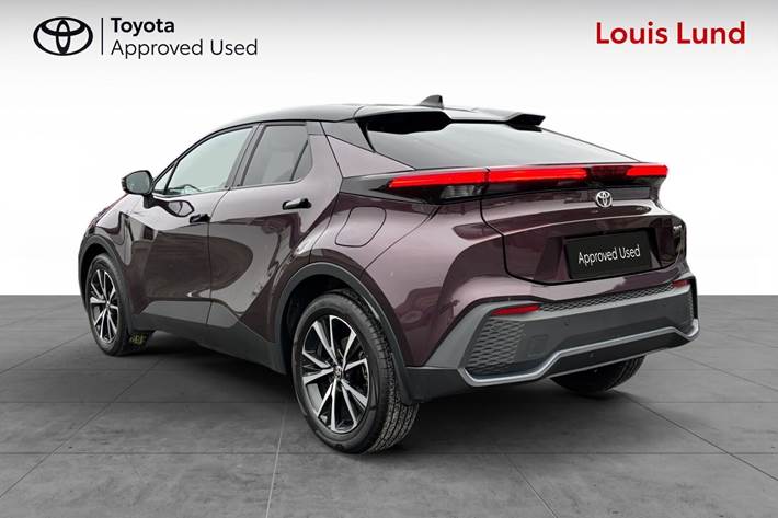 Brun Toyota C-HR fra 2025