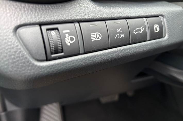 Brun Toyota C-HR fra 2025