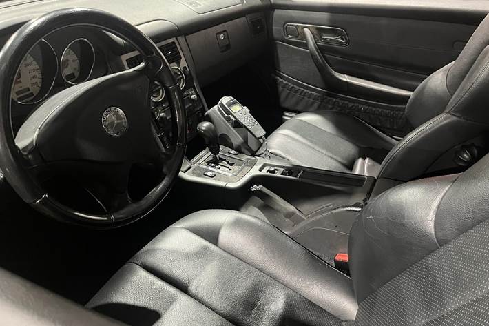 Sort Mercedes SLK230 fra 2000 set indefra