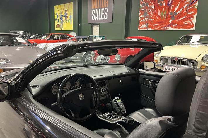 Sort Mercedes SLK230 fra 2000