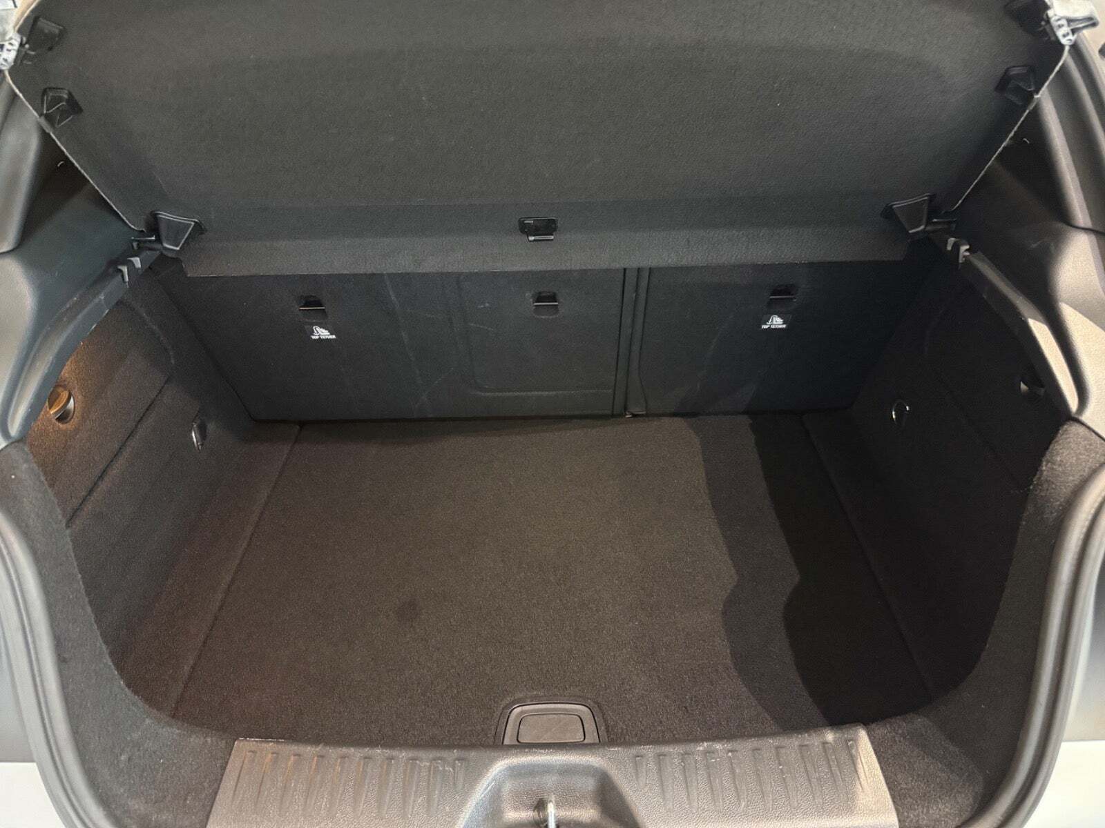 Sølv Mercedes A180 d fra 2016