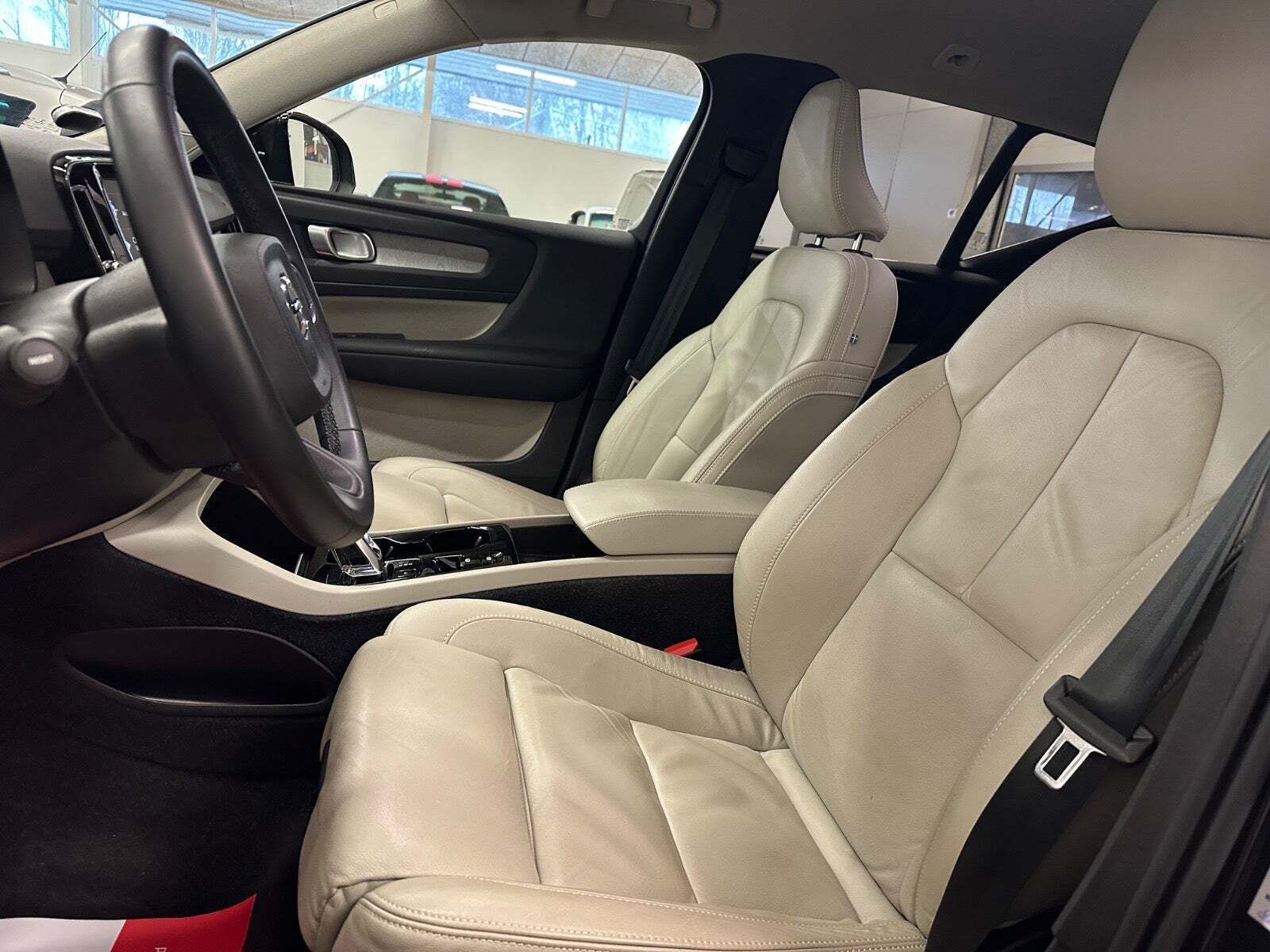 Sort Volvo XC40 fra 2022