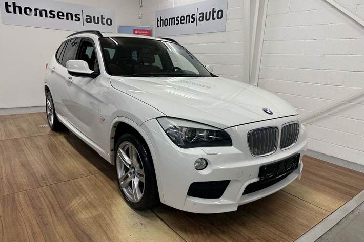 Hvid BMW X1 fra 2012 set udefra