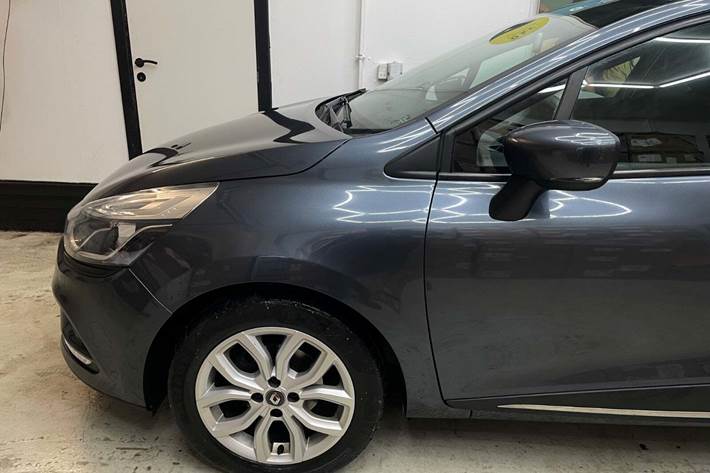 Grøn Renault Clio IV fra 2017