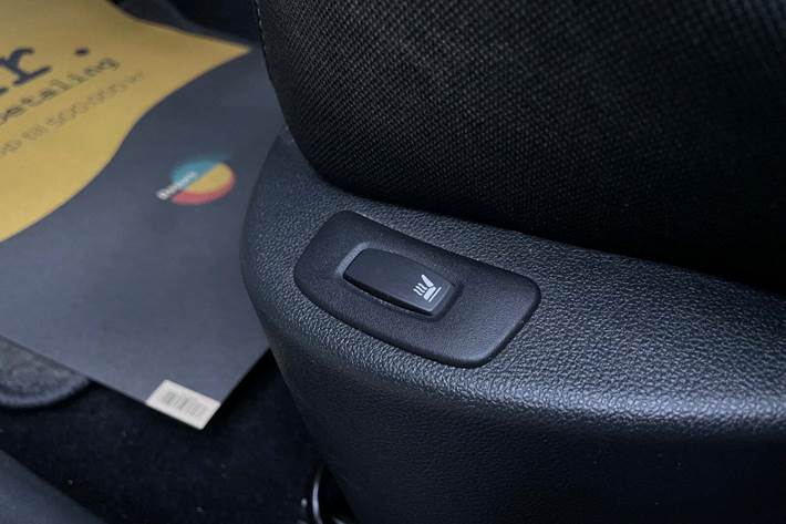 Grøn Renault Clio IV fra 2017