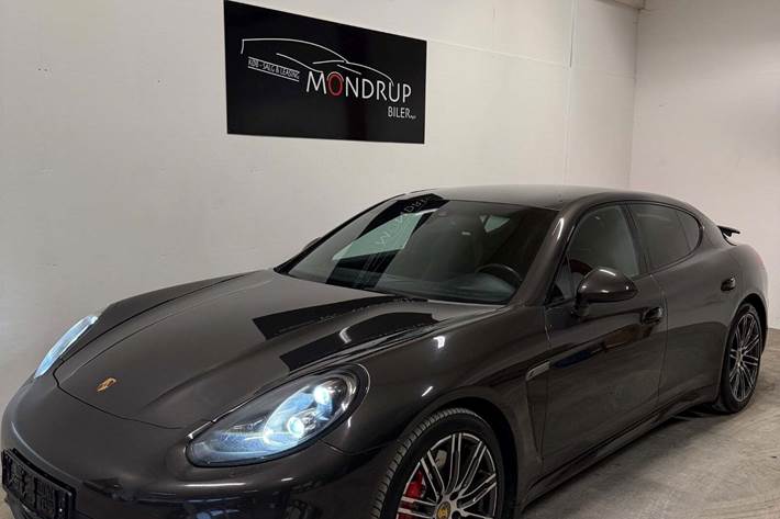 Grå Porsche Panamera GTS fra 2015