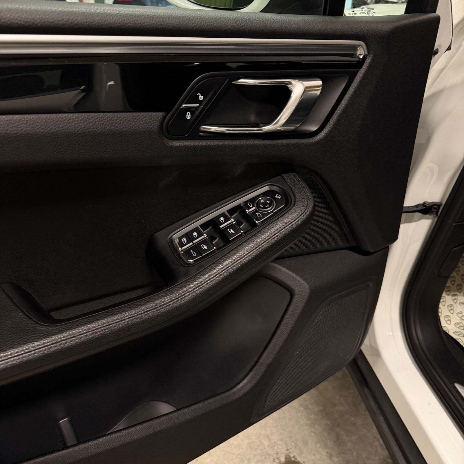Hvid Porsche Macan S fra 2017