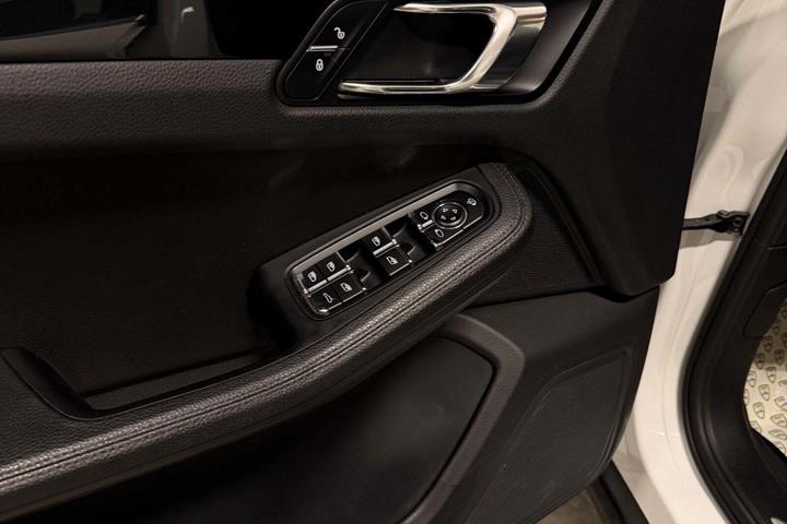 Hvid Porsche Macan S fra 2017