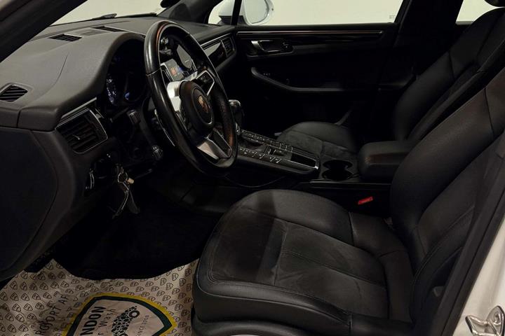 Hvid Porsche Macan S fra 2017