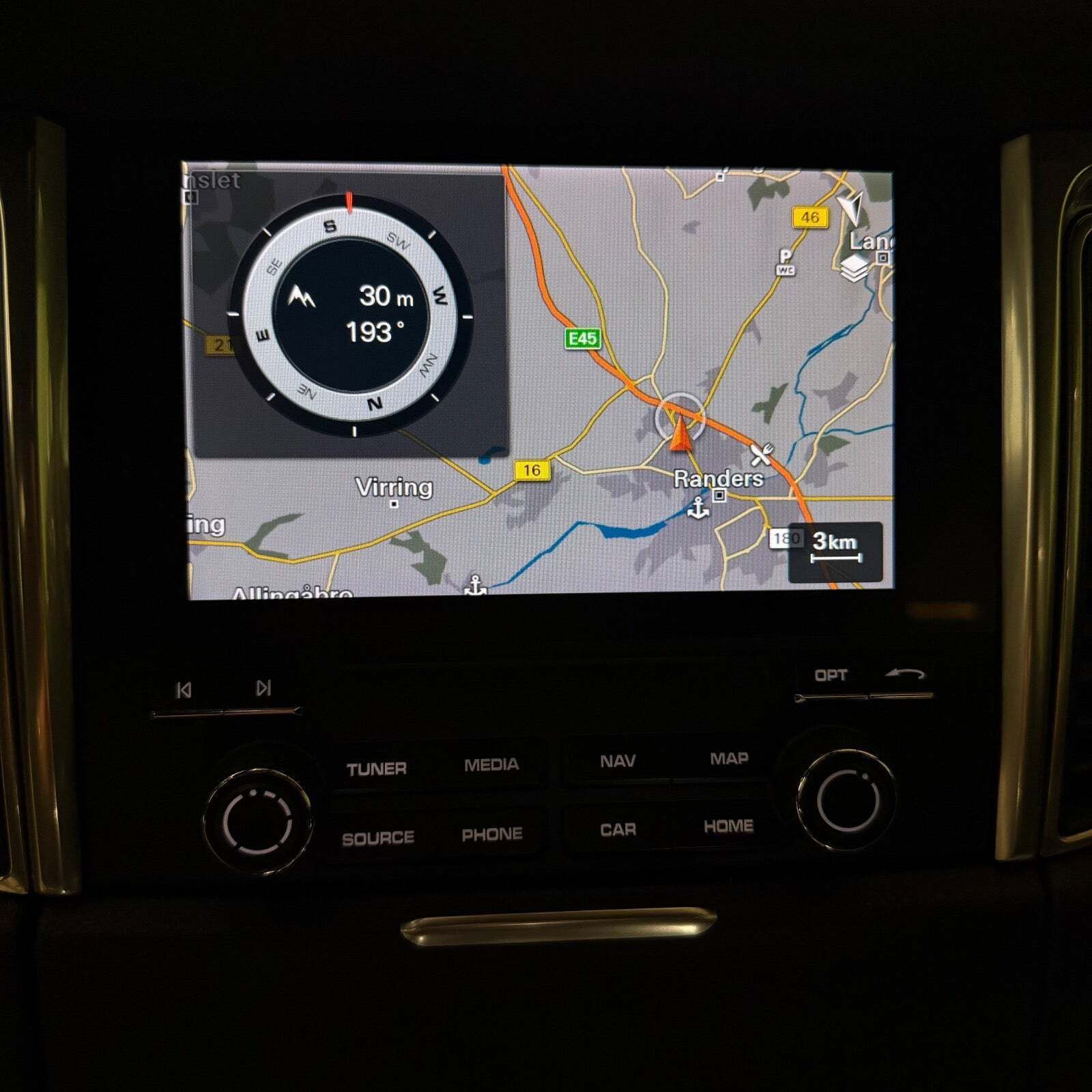 Hvid Porsche Macan S fra 2017