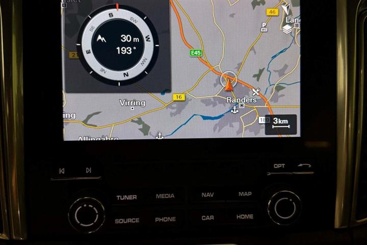 Hvid Porsche Macan S fra 2017