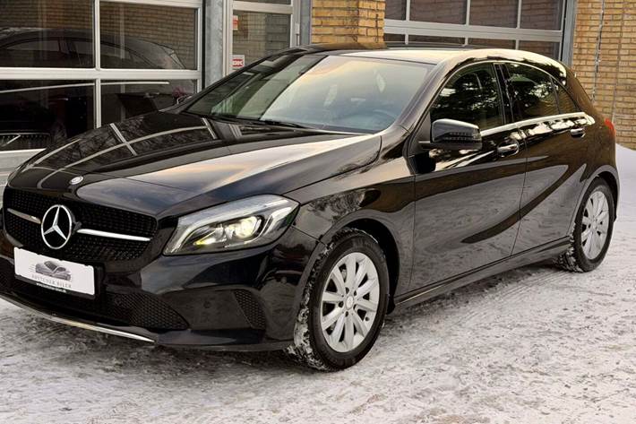 Sort Mercedes A180 fra 2015