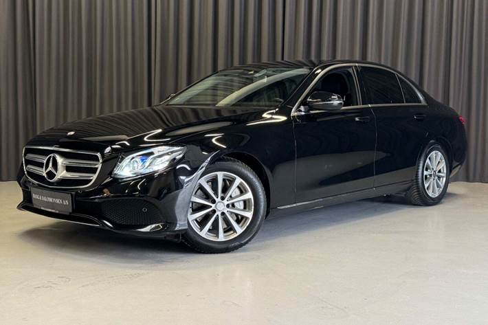 Sort Mercedes E220 d fra 2016 set udefra