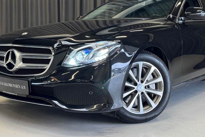 Sort Mercedes E220 d fra 2016