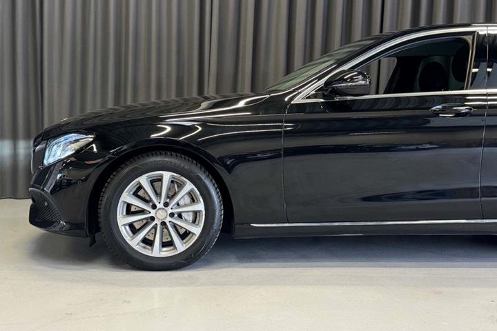 Sort Mercedes E220 d fra 2016