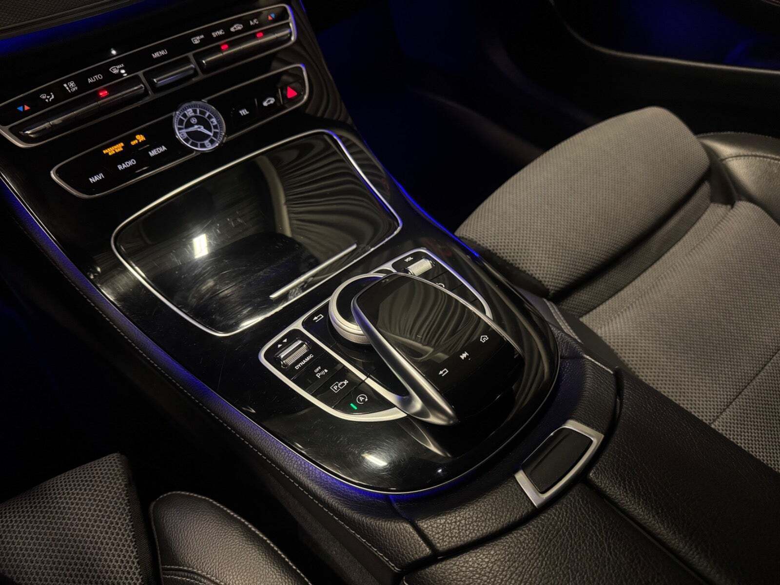 Sort Mercedes E220 d fra 2016