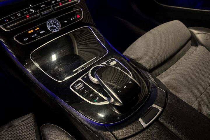 Sort Mercedes E220 d fra 2016