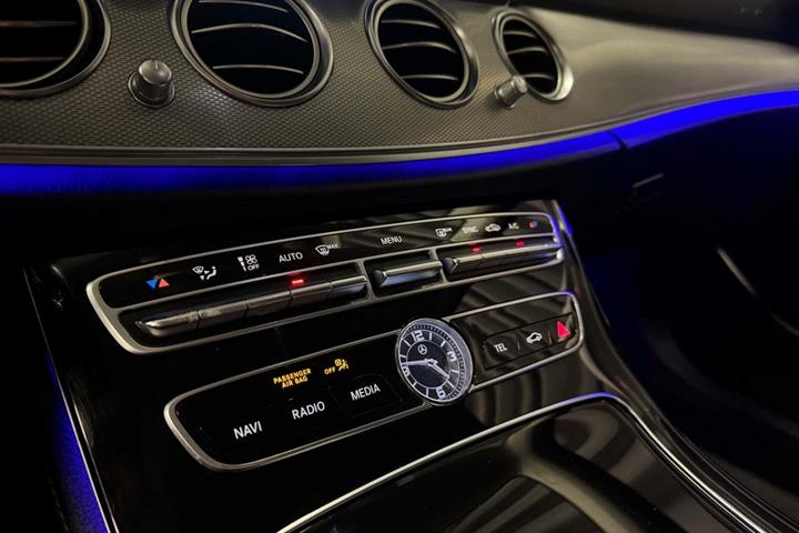 Sort Mercedes E220 d fra 2016