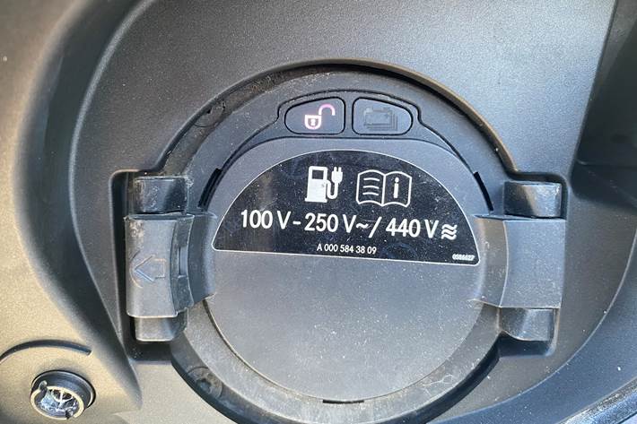 Grå Mercedes GLC fra 2016