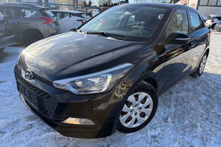 Sort Hyundai i20 fra 2017 set udefra