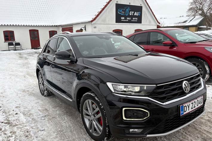 Sort VW T-Roc fra 2018 set udefra