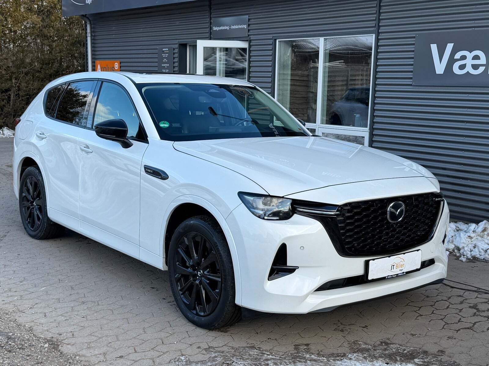 Hvid Mazda CX-60 fra 2022 set udefra