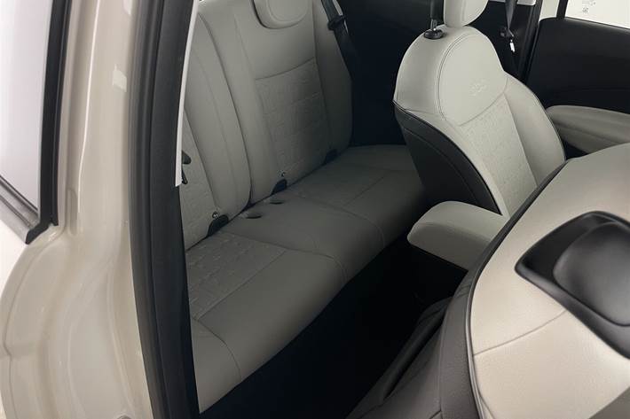 Hvid Fiat 500e fra 2023