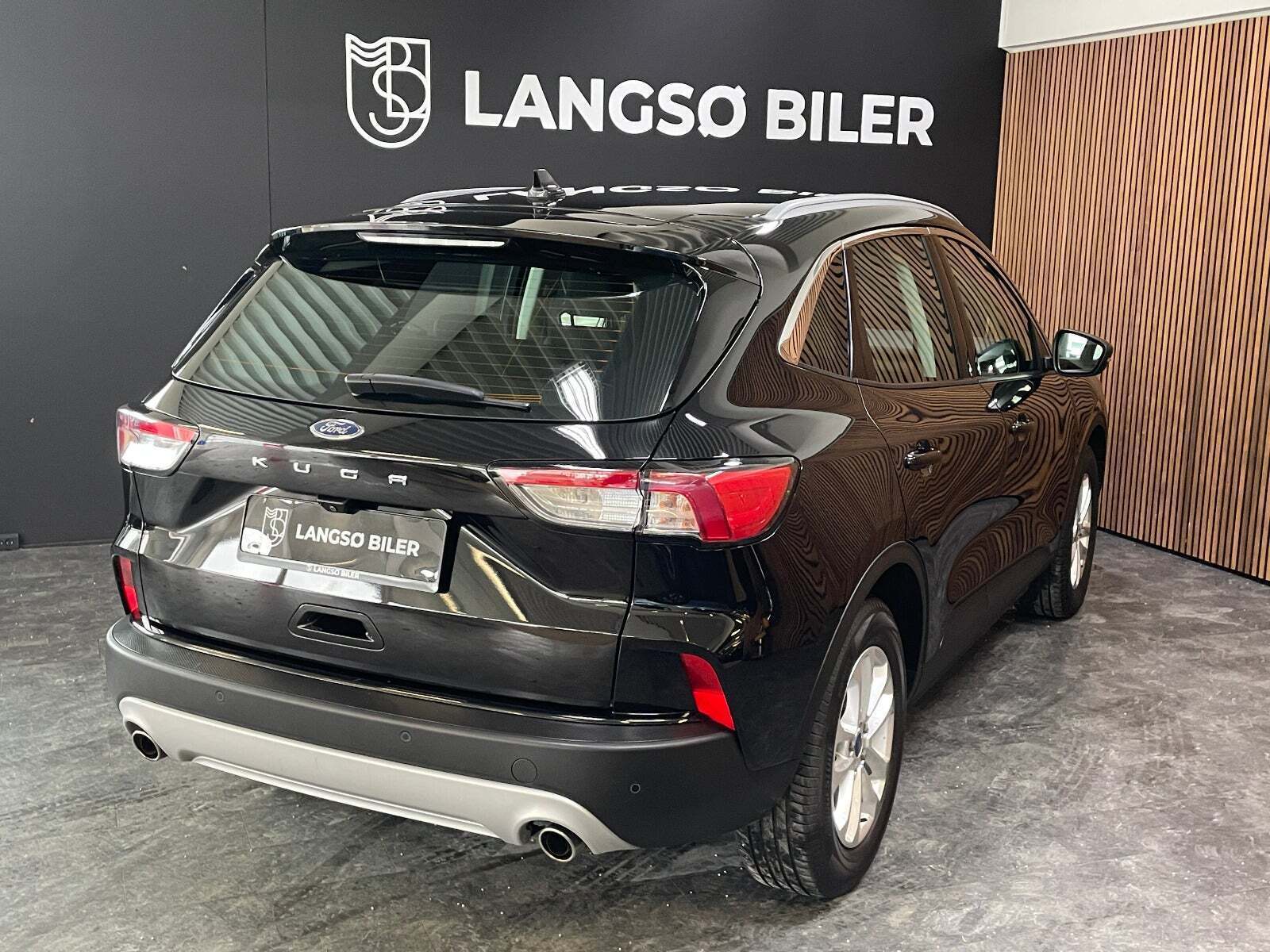 Sort Ford Kuga fra 2021
