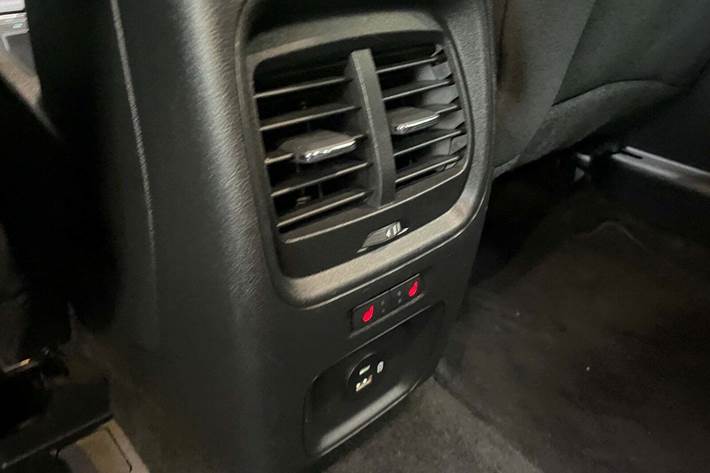 Sort Ford Kuga fra 2021