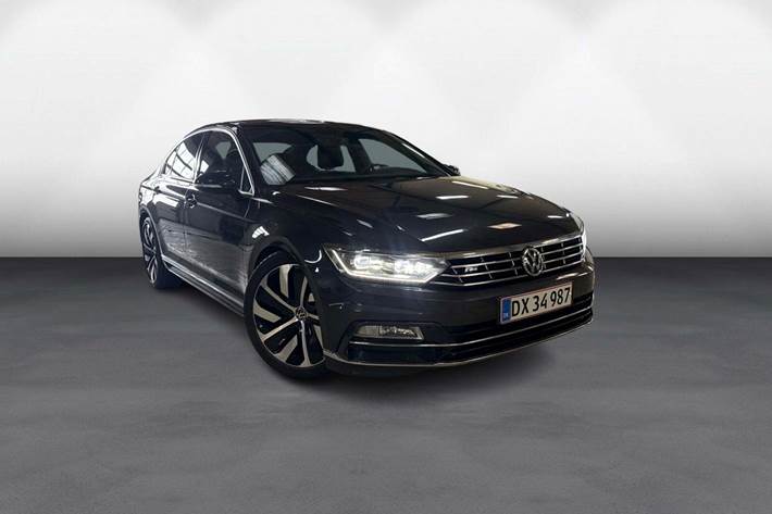 Sort VW Passat fra 2018 set udefra