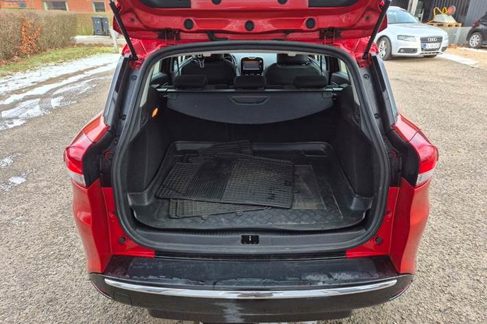 Grøn Renault Clio IV fra 2014