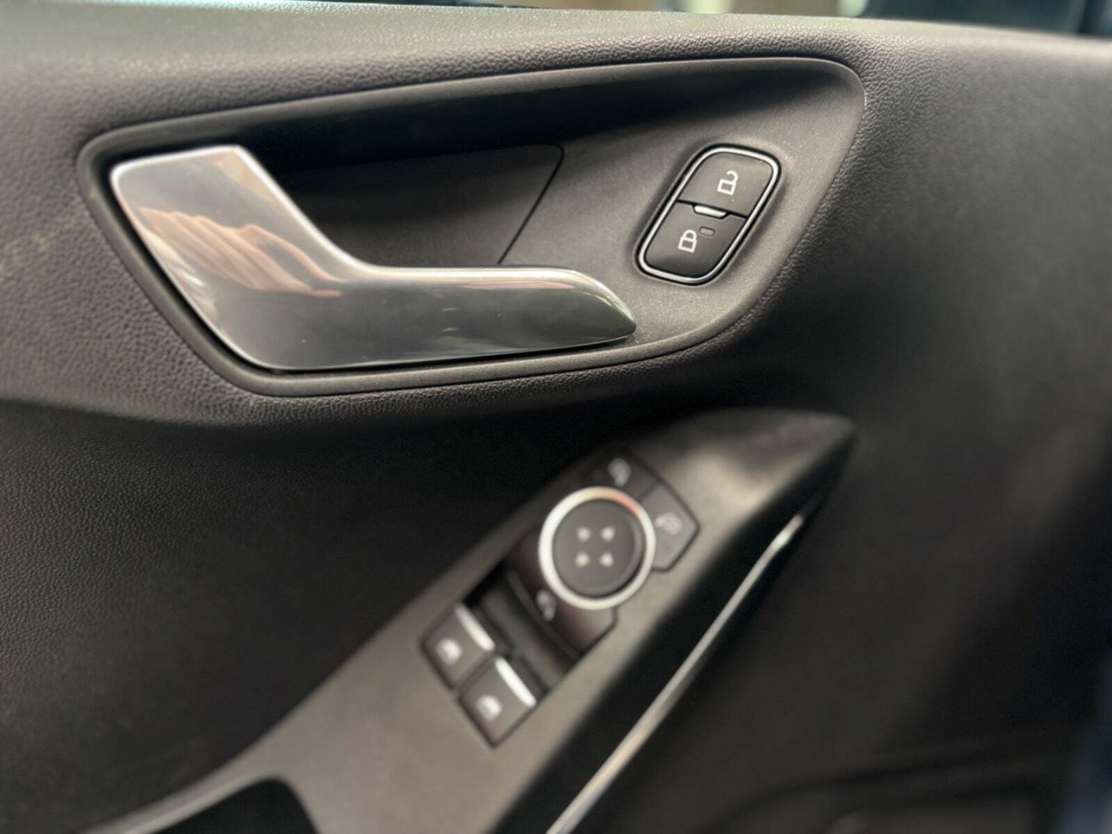 Blå Ford Fiesta fra 2020