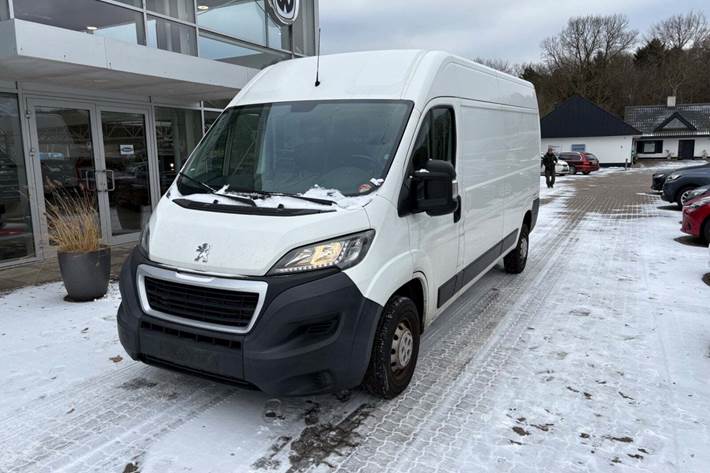 Sort Peugeot Boxer 335 fra 2018