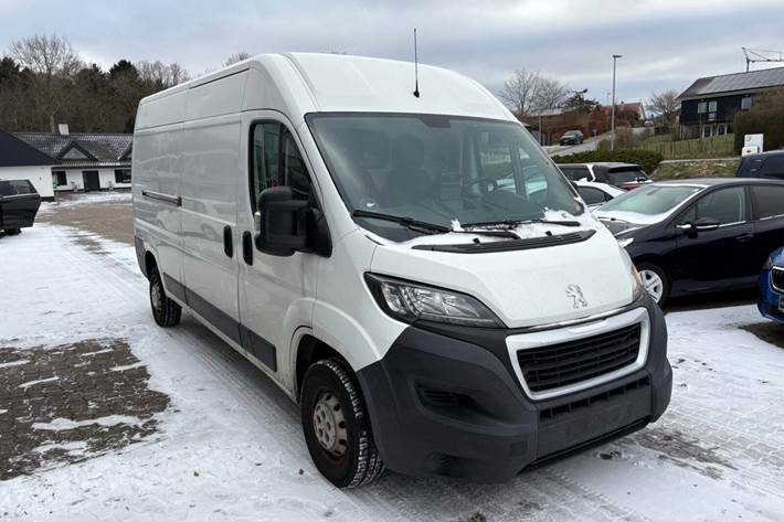 Sort Peugeot Boxer 335 fra 2018