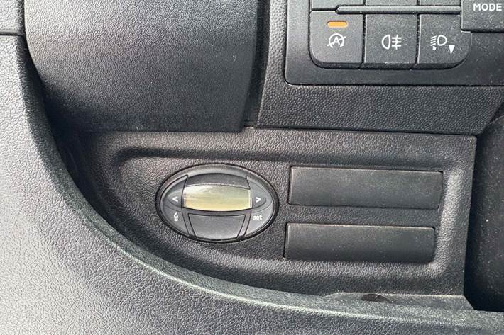 Sort Peugeot Boxer 335 fra 2018