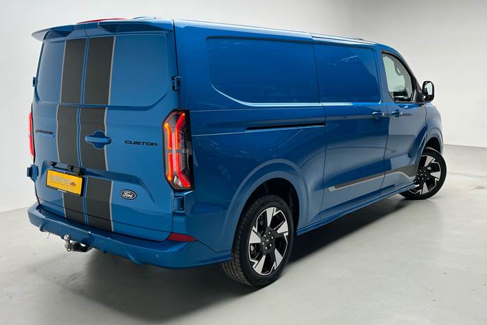 Blå Ford E-Transit Custom fra 2025