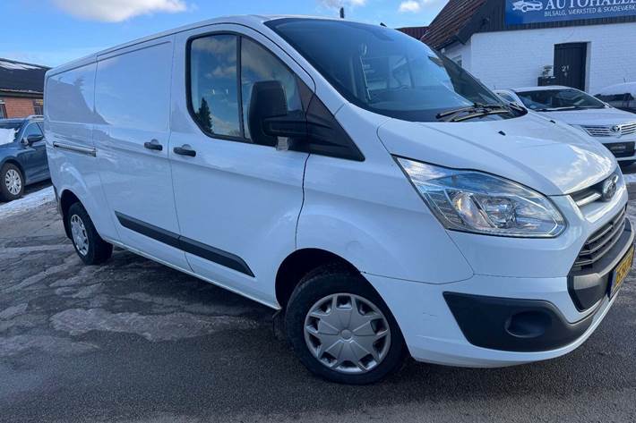 undefined Ford Transit 310 L2 Van fra 2015 set udefra
