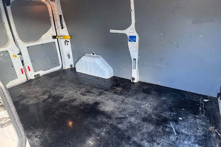 undefined Ford Transit 310 L2 Van fra 2015 set udefra