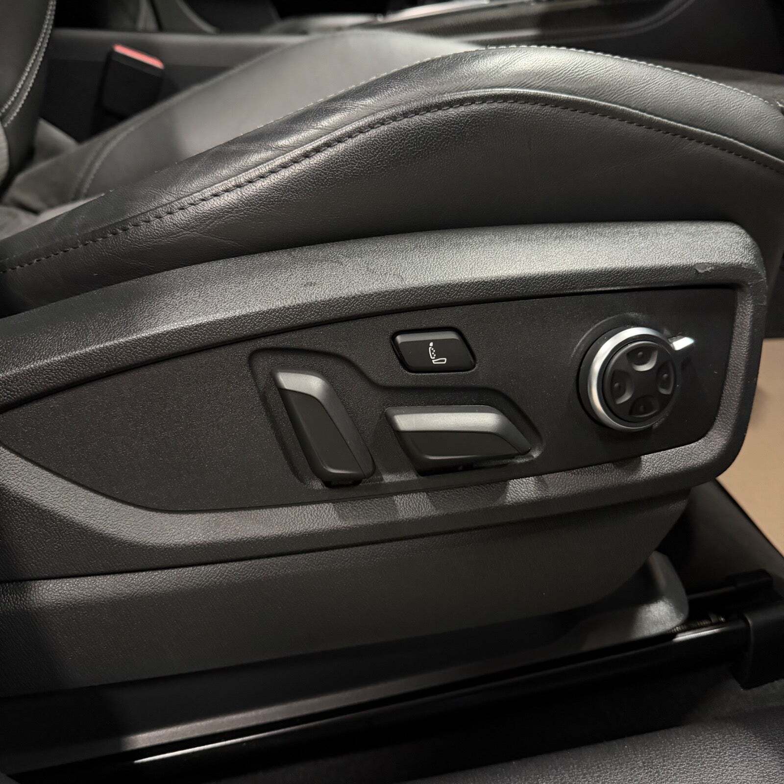 Blå Audi SQ5 fra 2018